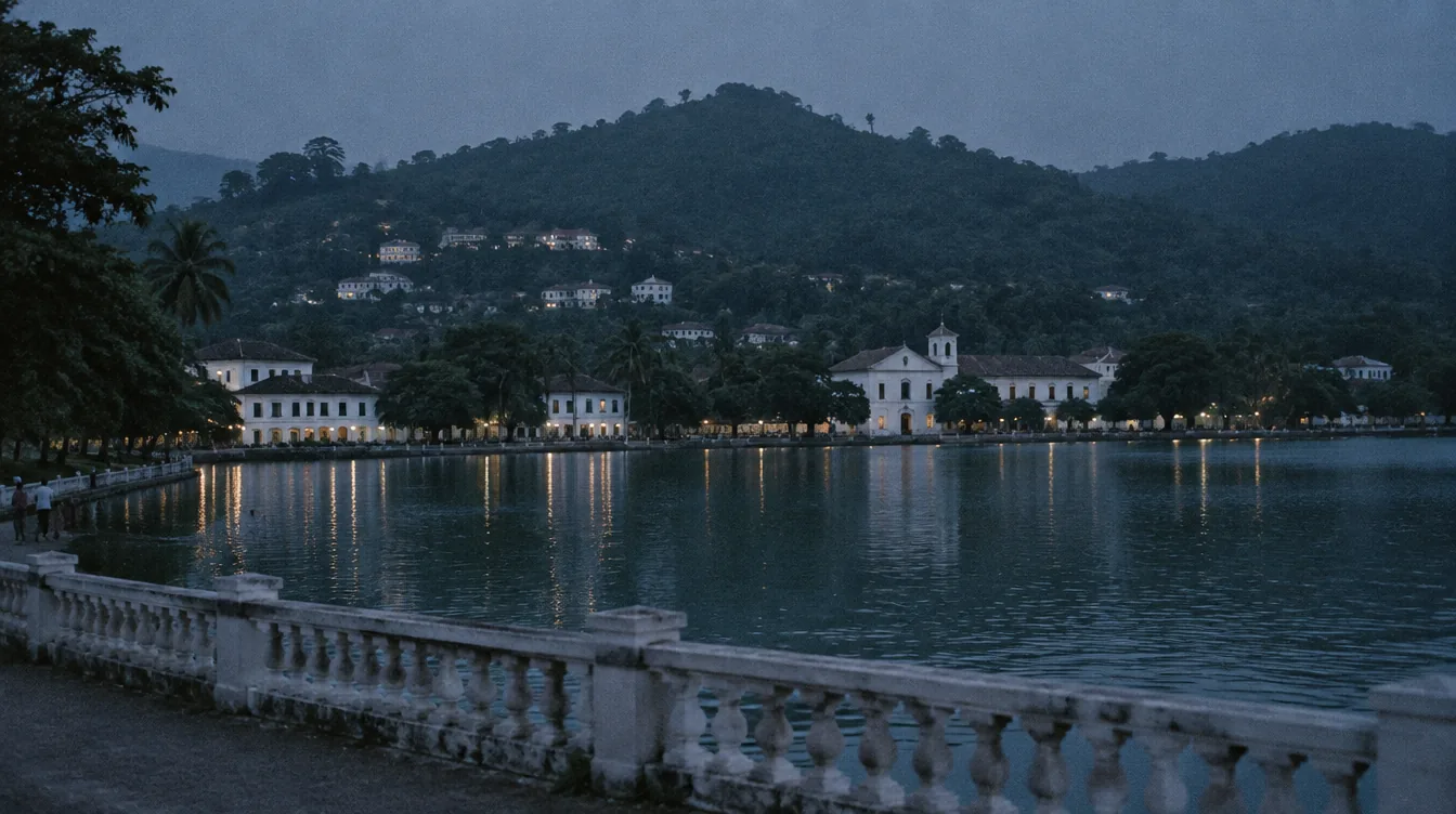 Kandy lake and the Temple of the Sacred Tooth Relic
